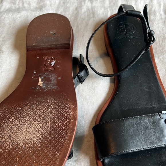 Tory Burch Black sandal with brown sole and trim - Picture 5 of 5